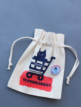 【猫柄】カツミアート（松下カツミ）猫柄きんちゃく袋：キャット イン カート（使用例）