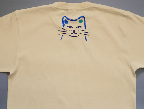 【猫柄】カツミアート（松下カツミ）T-シャツ：カラフルキャット（イラスト部分・背中側）