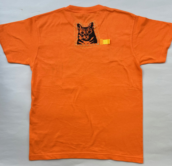 【猫柄】カツミアート(松下カツミ)ワンオフT-シャツ:Style.031(背中側)