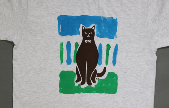 【猫柄】カツミアート（松下カツミ）T-シャツ：おすまし猫（イラスト部）