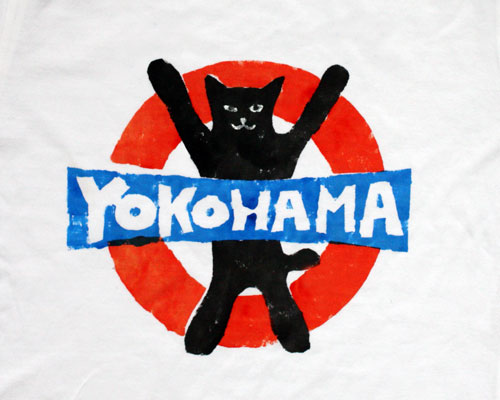 【猫柄】カツミアート（松下カツミ）T-シャツ：ヨコハマキャット（ホワイト）